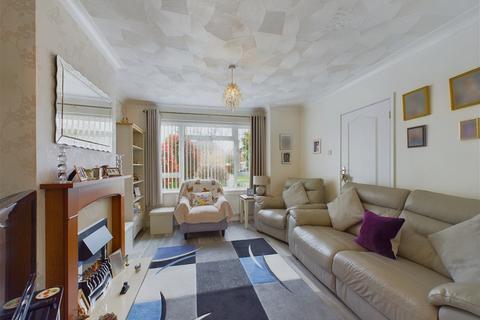 37 Croft Way, Horsham, RH12 2AS