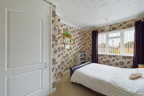 37 Croft Way, Horsham, RH12 2AS