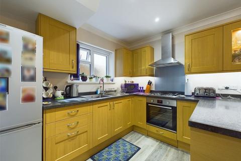 37 Croft Way, Horsham, RH12 2AS