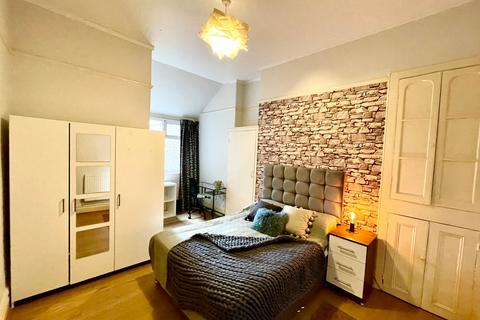 undefined, Gwydr Cres, Swansea