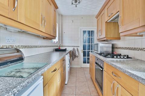 3 bedroom semi-detached house for sale, Ellesmere Avenue, Hull, HU8 9BS