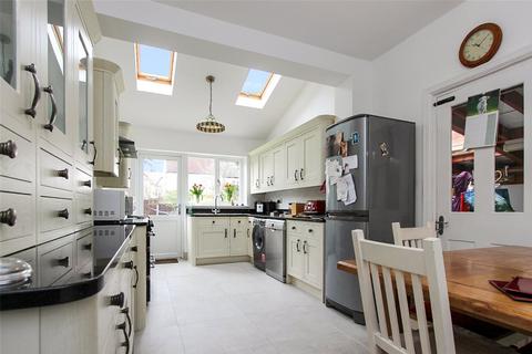 4 bedroom semi-detached house for sale - Dundonald Drive, Leigh-on-Sea, Essex, SS9