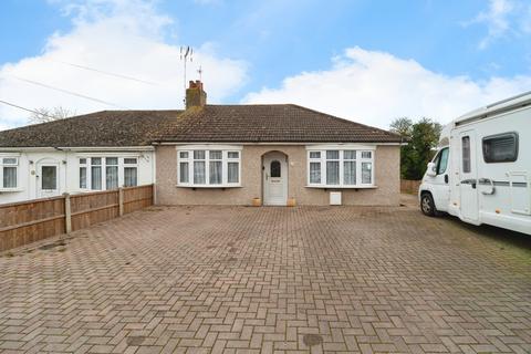3 bedroom semi-detached bungalow for sale, Pevensey Gardens, Hockley, SS5