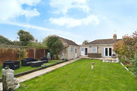 3 bedroom semi-detached bungalow for sale, Pevensey Gardens, Hockley, SS5