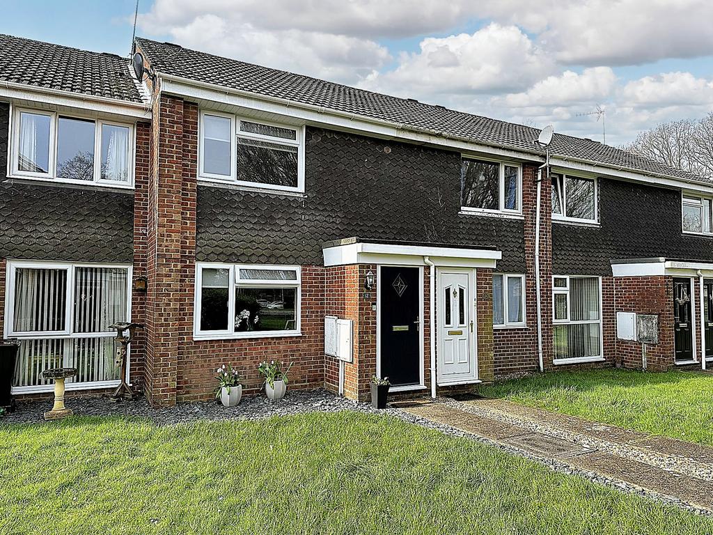 Cumberland Way, Dibden, SO45 2 bed terraced house for sale £280,000