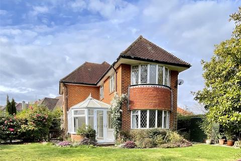 3 bedroom detached house to rent - Carbery Avenue, Bournemouth, BH6