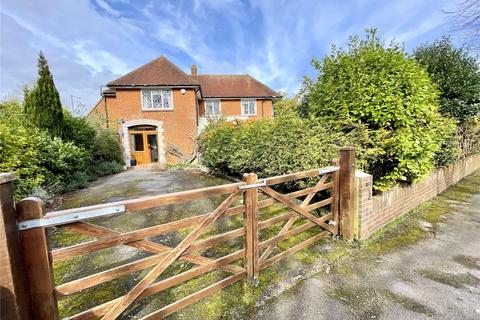 3 bedroom detached house to rent, Carbery Avenue, Bournemouth, BH6