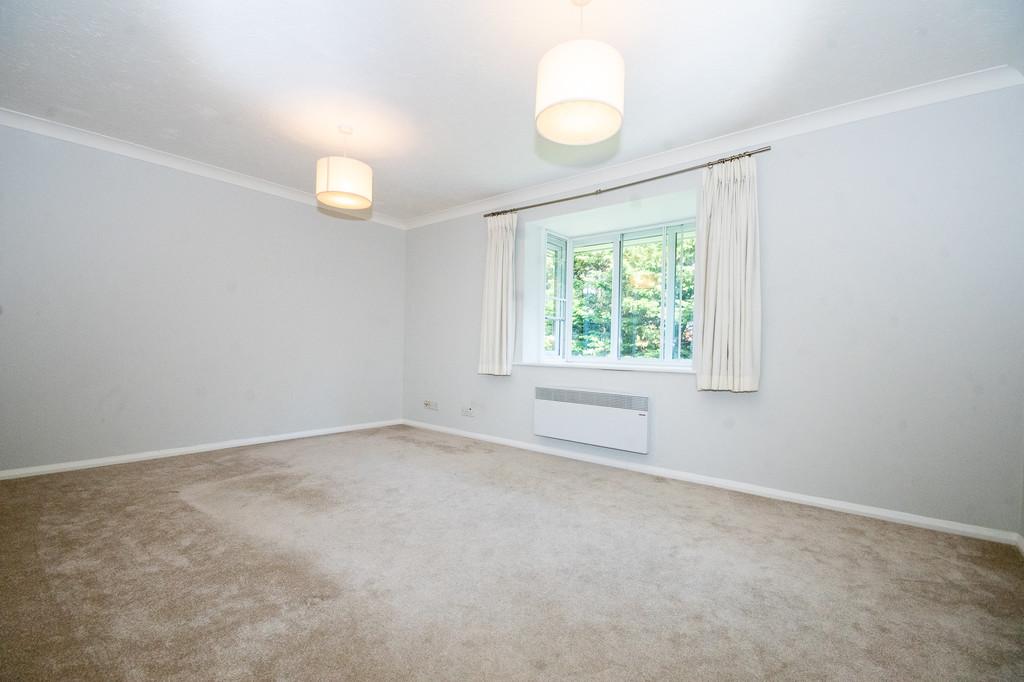 Granville Place, Pinner HA5 2 bed flat for sale £385,000
