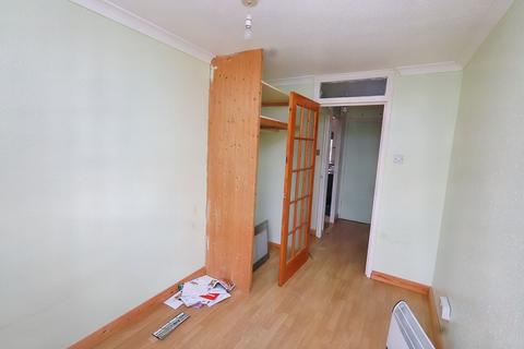3 bedroom flat for sale, 46 Cuffley Court, Hemel Hempstead, Hertfordshire, HP2 7LS