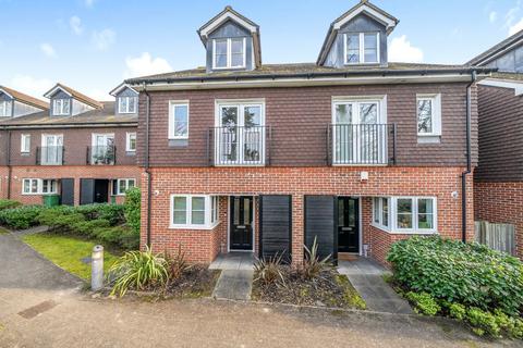 3 bedroom semi-detached house for sale - Epsom Road, Merrow GU1