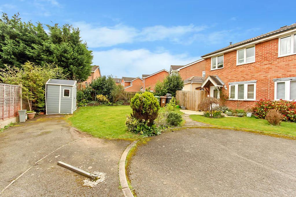 Medway Drive, Wellingborough NN8 2 bed semidetached house for sale £