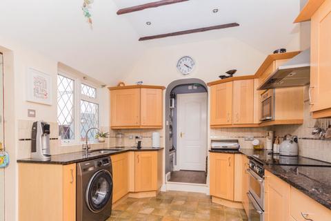 4 bedroom detached house for sale, Finedon Road, Irthlingborough NN9