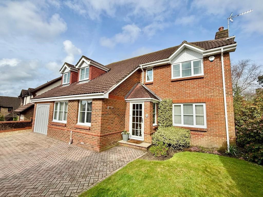 Kingcup Close, Broadstone 5 bed detached house for sale £600,000