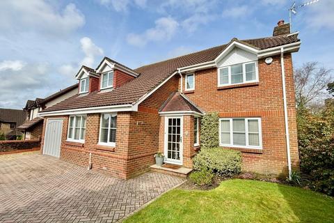 2 Kingcup Close, Broadstone, BH18 9GS