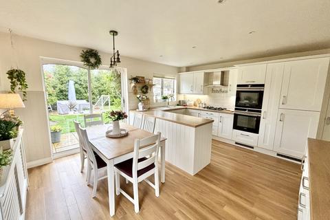 2 Kingcup Close, Broadstone, BH18 9GS