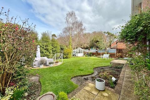 2 Kingcup Close, Broadstone, BH18 9GS
