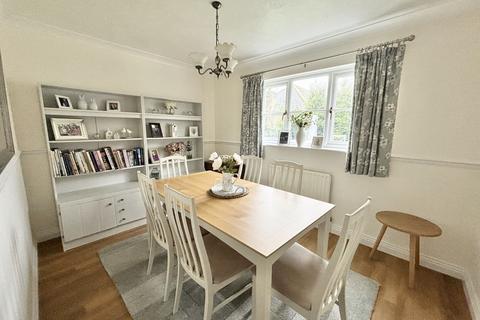 2 Kingcup Close, Broadstone, BH18 9GS