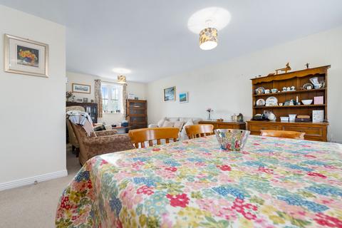 2 bedroom flat for sale - Latteys Close, Heath