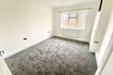 3 bedroom flat to rent - Devonshire Way, Hayes