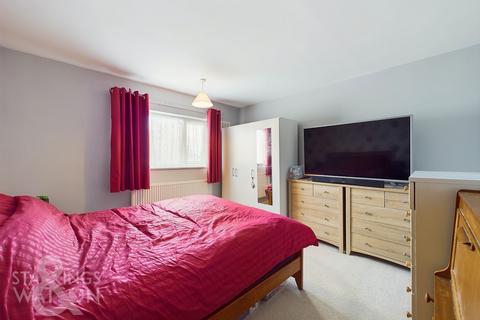 3 bedroom terraced house for sale, Summerfield Gardens, Lowestoft