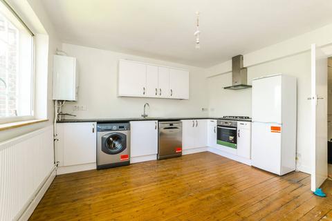 3 bedroom flat for sale, Queens Avenue, Muswell Hill, London, N10