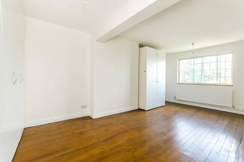 3 bedroom flat for sale, Queens Avenue, Muswell Hill, London, N10