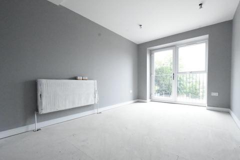 3 bedroom flat to rent - Higher Drive, Purley CR8