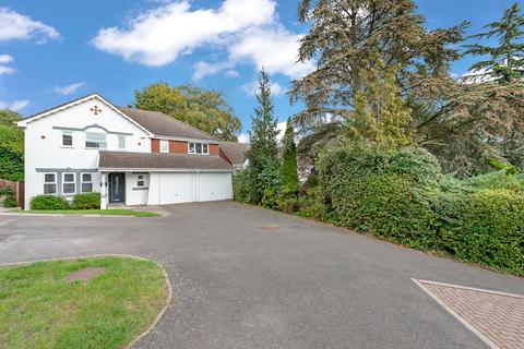 4 Ruxton Close, Coulsdon, CR5 2DY