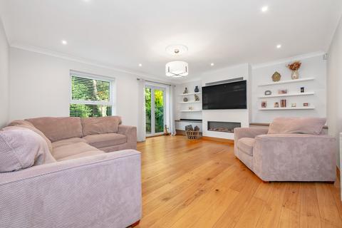 4 Ruxton Close, Coulsdon, CR5 2DY