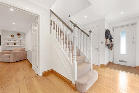 4 Ruxton Close, Coulsdon, CR5 2DY