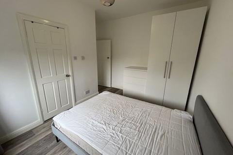 3 bedroom semi-detached house to rent - St. Annes Drive, Leeds