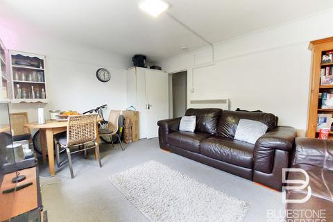 2 bedroom ground floor flat for sale - Kiwi Court, Auckland Road