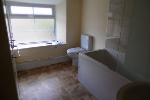 3 bedroom terraced house to rent, We are delighted to offer this spacious 3 bed property for rent in central Cheddar. Recently refurbished to a high...