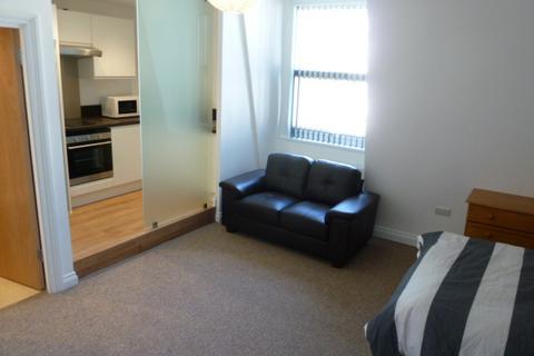 Studio to rent, 8 Whitefield Terrace Flat 7