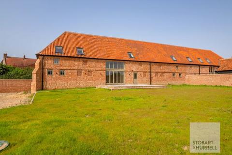 5 bedroom barn conversion for sale, Hall Road, Great Yarmouth NR29