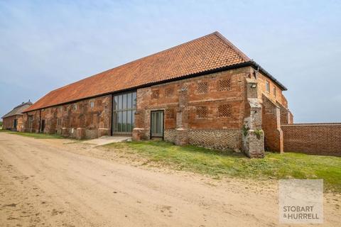 5 bedroom barn conversion for sale, Hall Road, Great Yarmouth NR29