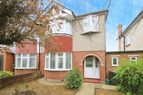 3 bedroom semi-detached house for sale - Whitton Avenue West, Greenford