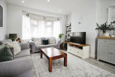 3 bedroom semi-detached house for sale - Whitton Avenue West, Greenford