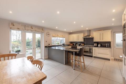 5 bedroom chalet for sale, Talbot Road, Aston Clinton