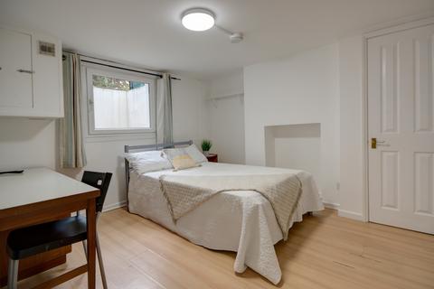 6 bedroom property to rent, GL50