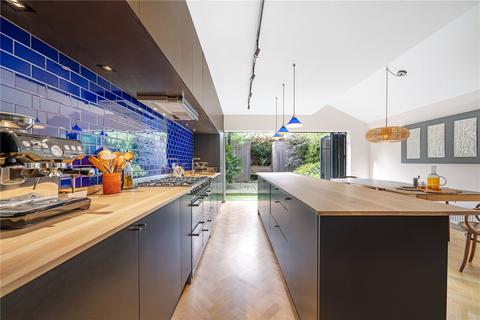 10 Relf Road, London, SE15 4JS