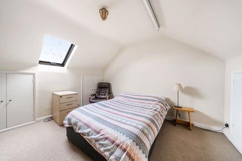 44 Warwick Road, Thames Ditton, KT7 0PS