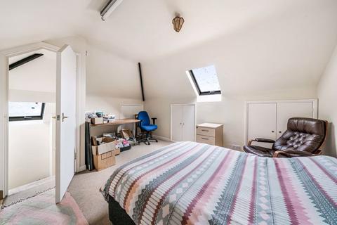44 Warwick Road, Thames Ditton, KT7 0PS