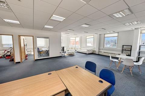 Office to rent - High Street, Slough, SL1