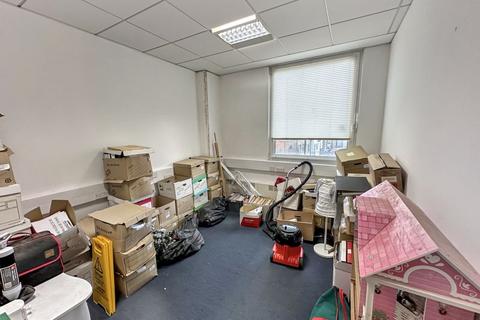 Office to rent, High Street, Slough, SL1