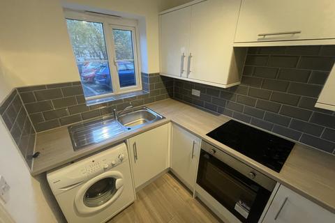 2 bedroom townhouse to rent, Falconside Drive, Spondon