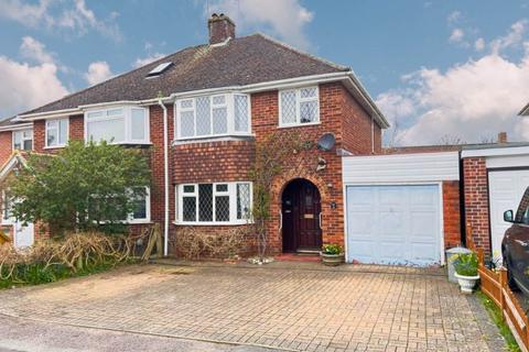3 bedroom semi-detached house for sale, Robindale Avenue, Reading