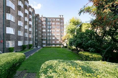 3 Corner Fielde, London, SW2 4TH