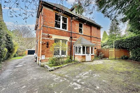 2d Brunstead Road, Poole, BH12 1EJ