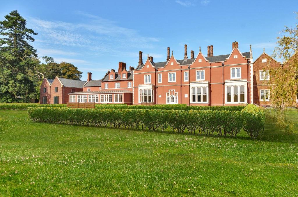 Ottery St Mary, Devon 2 bed apartment for sale £375,000